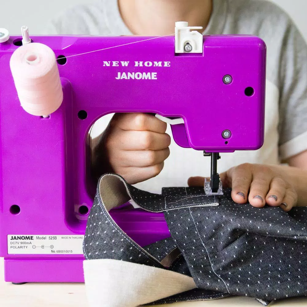 Best reviews of βοΈ Janome Basic 10-Stitch Thunder Sewing Machine π - Image 6