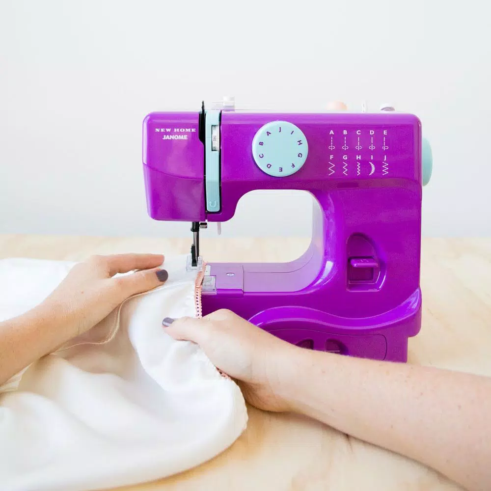 Best reviews of βοΈ Janome Basic 10-Stitch Thunder Sewing Machine π - Image 8
